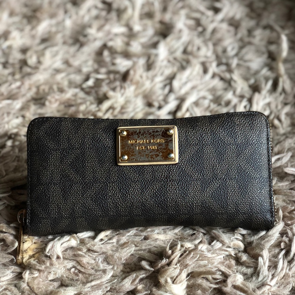 Michael Kors monogram Jet Set Zip Around Wallet